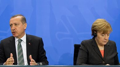 Επιμένει ο Ρ. Τ. Ερντογάν: Μέρκελ, καταφεύγεις σε ναζιστικές πρακτικές – Η Ευρώπη μας φοβάται